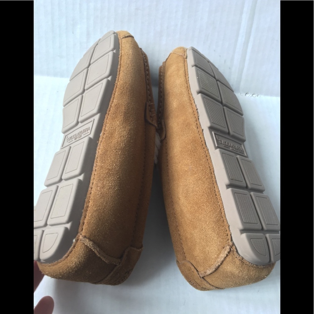 Koolaburra by UGG Tan/ Chestnut Slippers - Picture 16 of 16